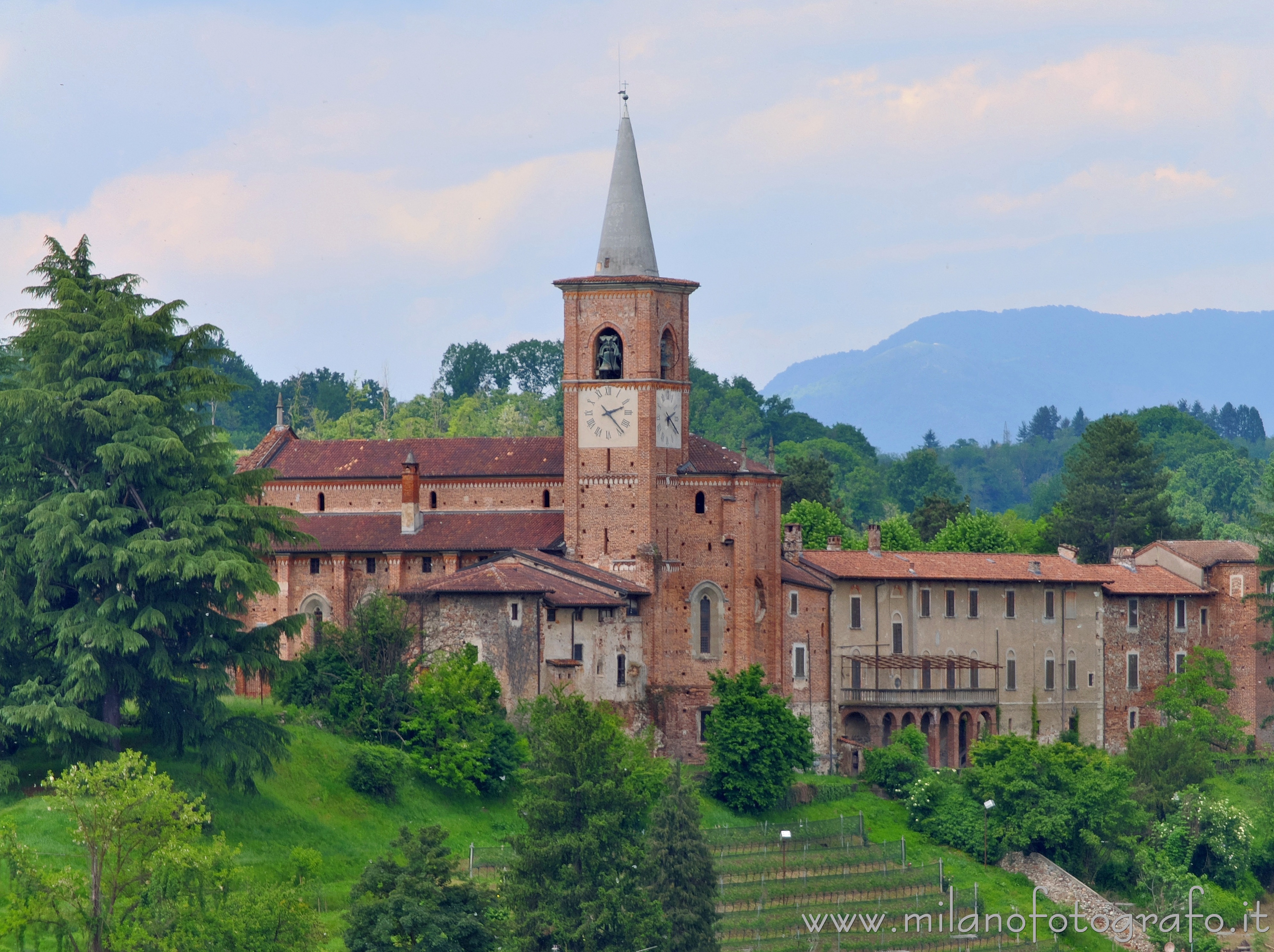 Castiglione Olona (Varese) - Chiesa Collegiata dei Santi Stefano e Lorenzo vista dal Castello di Monteruzzo